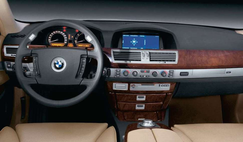 Illustration for article titled The Ten Most Infuriating Car Interiors Ever Made